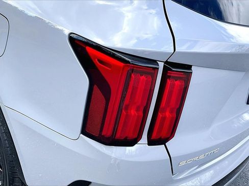 Used 2023 Kia Sorento SX image 21