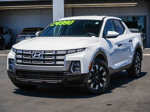 Used 2025 Hyundai Santa Cruz SE FWD image 1