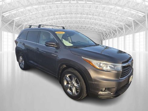 Used 2015 Toyota Highlander Limited w/ Driver Technology Package AWD/4WD image 2