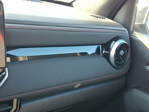 Used 2024 Chevrolet Colorado Z71 w/ Z71 Convenience Package 2 image 32