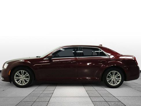 Used 2017 Chrysler 300 Limited RWD image 4
