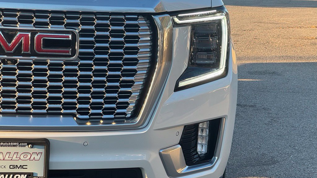 Used 2023 GMC Yukon Denali w/ Advanced Technology Package AWD/4WD image 10