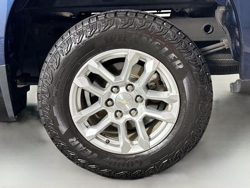 Used 2022 Chevrolet Silverado 1500 LT AWD/4WD image 29