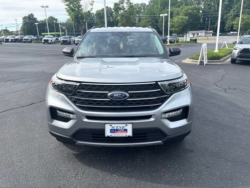 Used 2021 Ford Explorer XLT w/ Equipment Group 202A AWD/4WD image 5