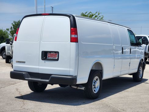 New 2026 Chevrolet Express 2500 Extended RWD image 4