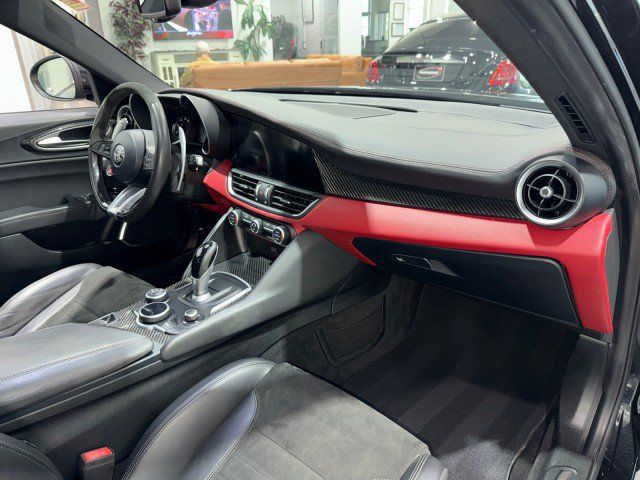 Used 2018 Alfa Romeo Giulia Quadrifoglio w/ Driver Assist Dynamic Package RWD image 65