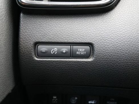 Used 2017 Nissan Rogue SV AWD/4WD image 25