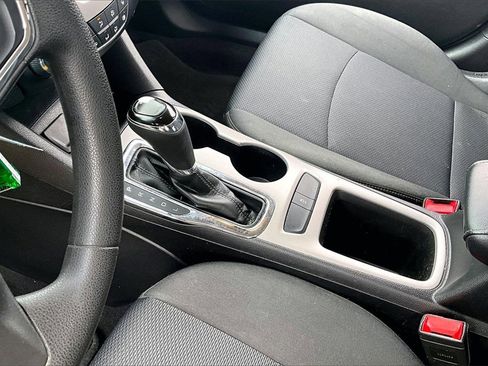 Used 2018 Chevrolet Cruze LS image 14