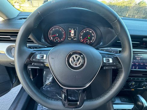 Used 2022 Volkswagen Passat 2.0T SE image 14