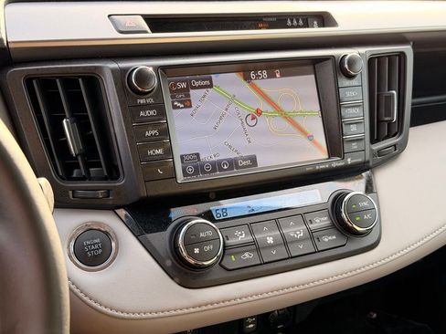 Used 2018 Toyota RAV4 Limited FWD image 31