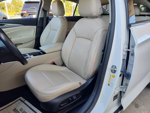 Used 2019 Buick Regal Preferred image 14