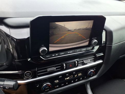 Used 2022 Nissan Pathfinder SV image 13