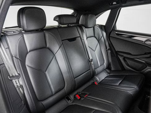 Certified 2026 Porsche Macan AWD/4WD image 6