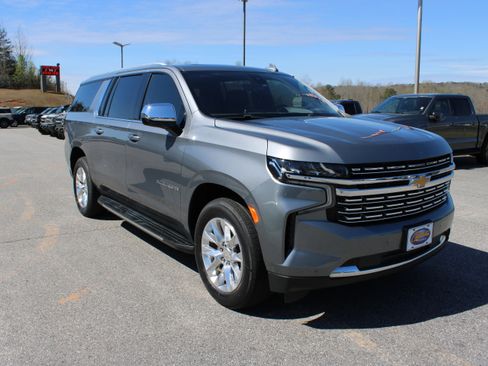 Used 2021 Chevrolet Suburban Premier w/ Premium Package image 4