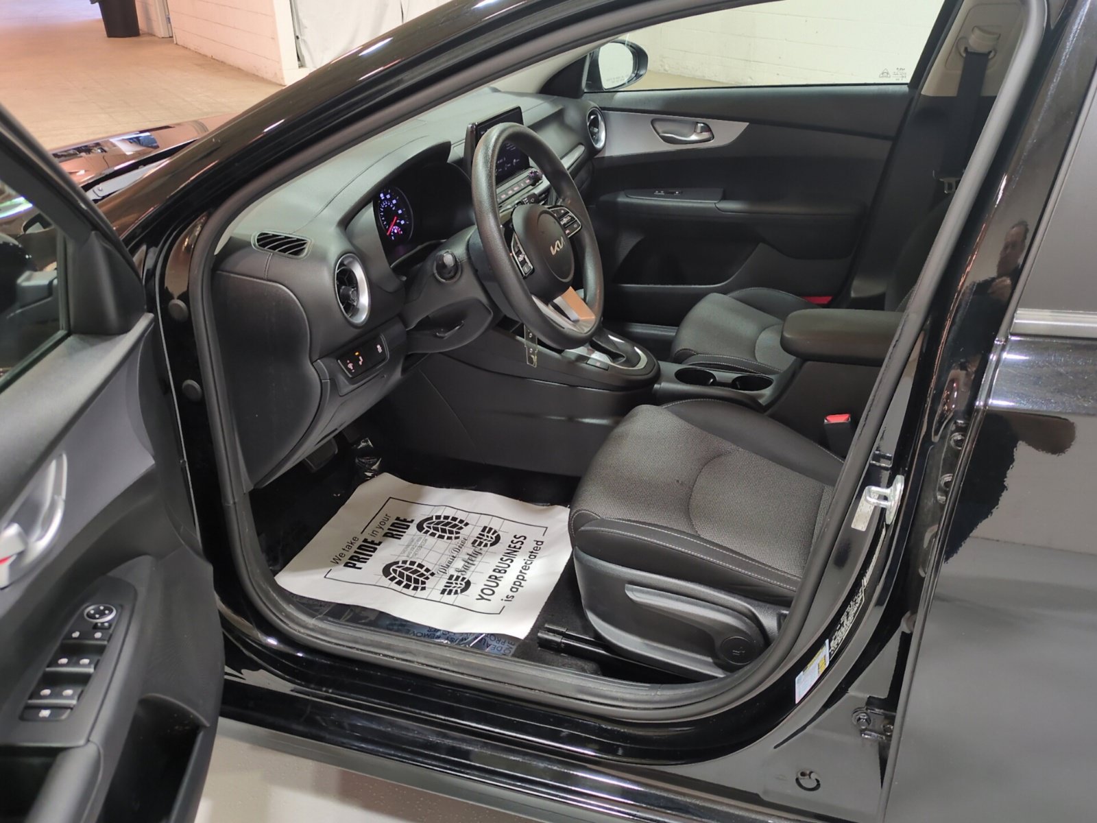 Used 2023 Kia Forte LXS w/ LXS Technology Package FWD image 15