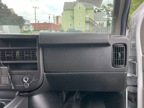 Used 2021 Chevrolet Express 2500 RWD image 25