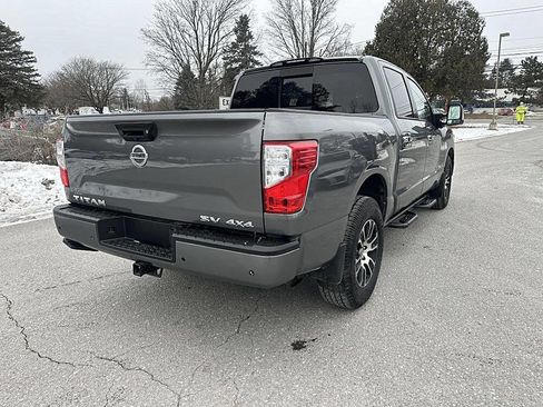 Used 2021 Nissan Titan SV w/ SV Convenience Package image 5