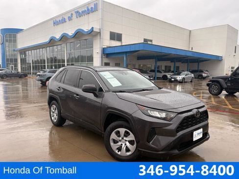 Used 2019 Toyota RAV4 LE FWD image 1
