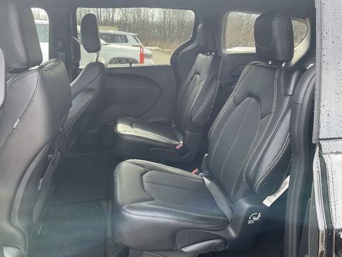 New 2026 Chrysler Pacifica Select w/ S Appearance Package image 9