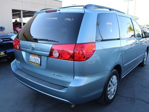 Used 2010 Toyota Sienna LE image 7