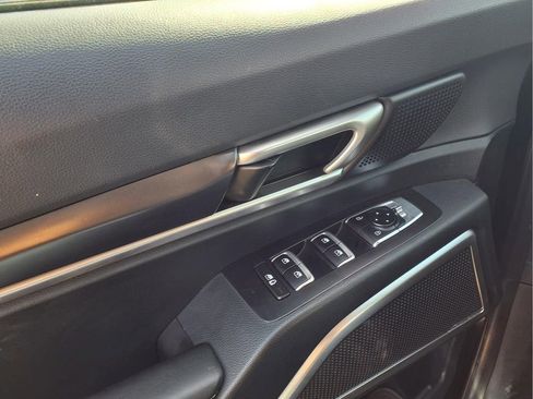 Used 2025 Kia Telluride S FWD image 9