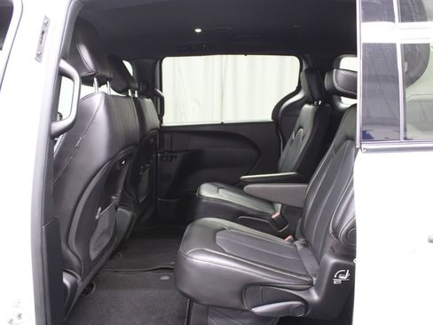 Used 2024 Chrysler Pacifica Touring-L w/ S Appearance Package AWD/4WD image 17