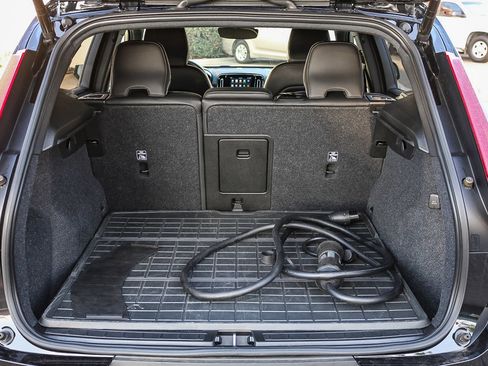 Used 2021 Volvo XC40 P8 Recharge w/ Advanced Package image 25