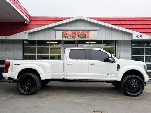 Used 2022 Ford F450 Platinum w/ FX4 Off-Road Package AWD/4WD image 2