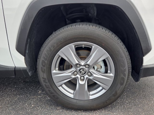 Used 2024 Toyota RAV4 LE AWD/4WD image 9