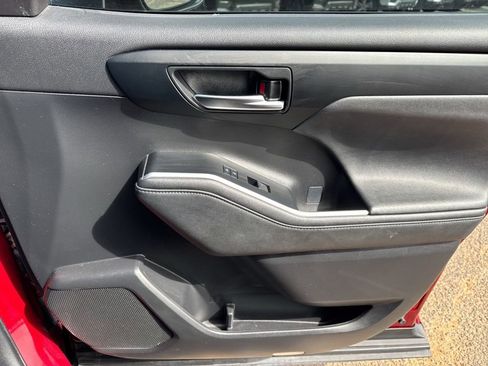 Used 2023 Toyota Highlander XSE FWD image 38