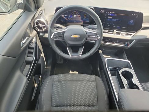 Used 2025 Chevrolet Equinox LT FWD image 12