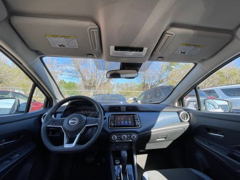 Used 2025 Nissan Versa SV FWD image 31