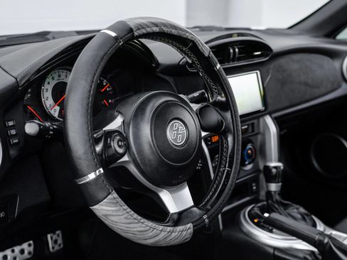Used 2017 Toyota 86 RWD image 18