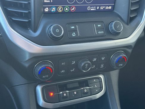 Used 2023 GMC Acadia SLT image 19