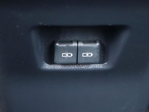 Used 2025 Toyota RAV4 XLE image 21