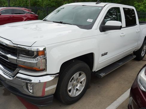 Used 2018 Chevrolet Silverado 1500 LT w/ Texas Edition image 2