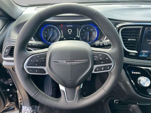 New 2026 Chrysler Pacifica Select image 10