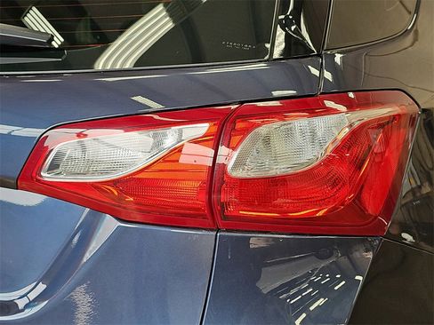 Used 2018 Chevrolet Equinox LS image 32