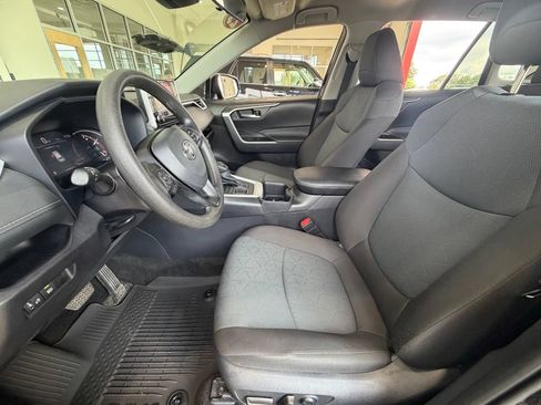Used 2025 Toyota RAV4 XLE AWD/4WD image 16
