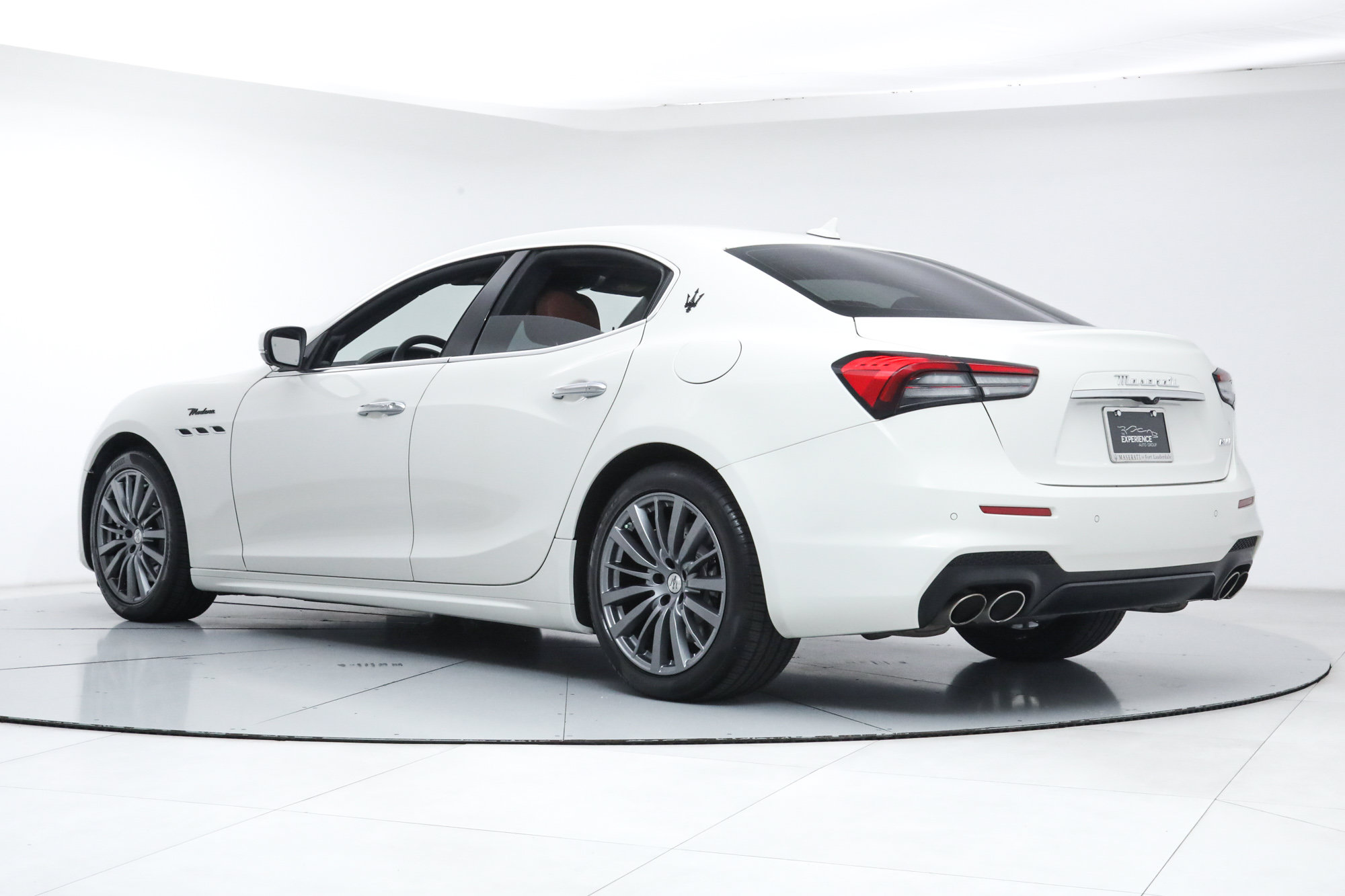 Certified 2023 Maserati Ghibli Modena RWD image 3