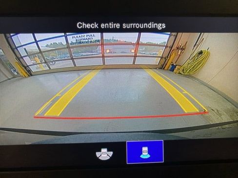 Used 2023 Mercedes-Benz Metris Passenger image 15