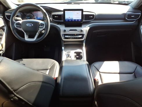 Used 2023 Ford Explorer XLT w/ Equipment Group 202A image 10