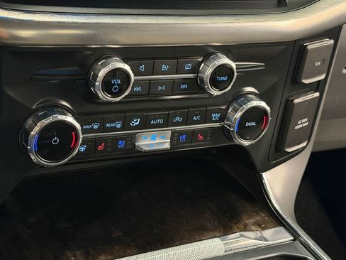 Used 2022 Ford F150 Lariat w/ Equipment Group 502A High AWD/4WD image 16
