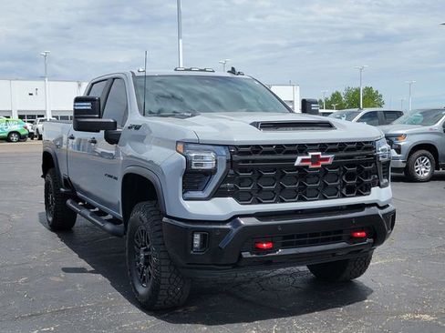 Certified 2025 Chevrolet Silverado 2500 ZR2 w/ Technology Package AWD/4WD image 4