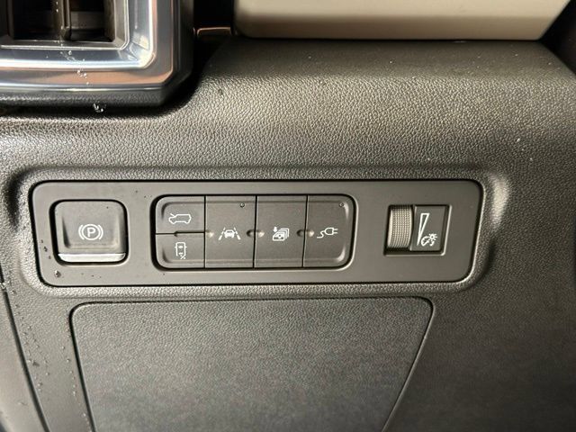 Used 2025 GMC Hummer EV 2X AWD/4WD image 32