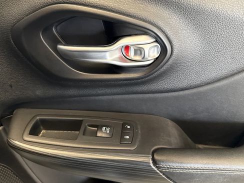 Used 2016 Jeep Cherokee Limited FWD image 18