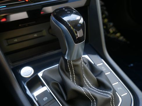 New 2025 Volkswagen Taos SE image 10