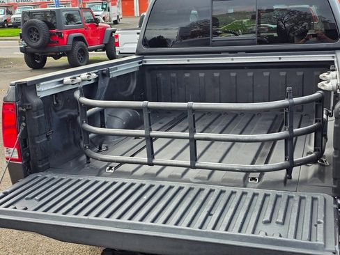 Used 2004 Nissan Titan SE image 28