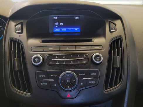 Used 2017 Ford Focus SE FWD image 25