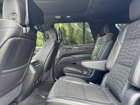 Used 2021 Cadillac Escalade Sport Platinum AWD/4WD image 13